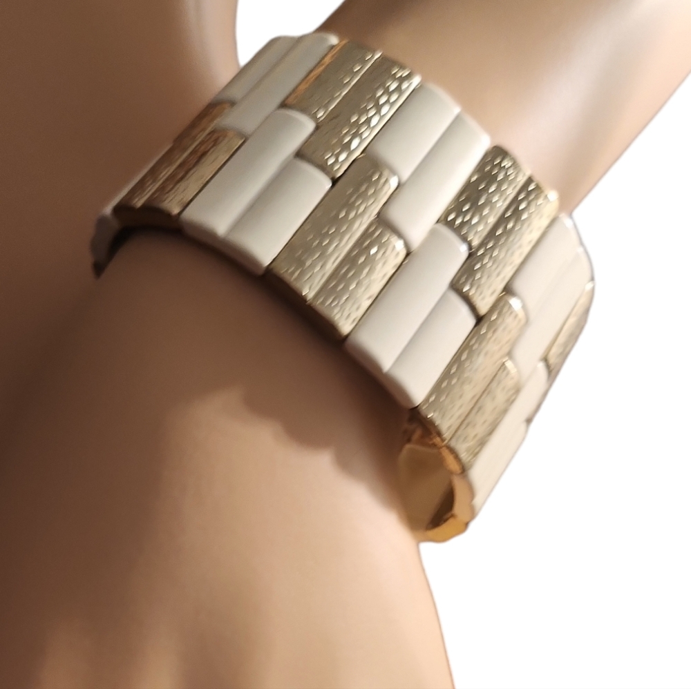 White & Gold Bracelet OS Classy & Stylish